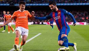 Arda Turan im Dribbling für den FC barcelona