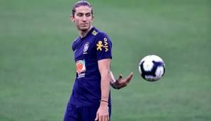 FILIPE LUIS: Der 33 Jahre alte Linksverteidiger wäre nach seinem Vertragsende bei Atletico ablösefrei zu haben. Er wäre allerdings nur eine Übergangslösung. Ein junger Spieler könnte hinter Alba heranreifen. Denn: Auch Alba ist schon 30 Jahre alt.