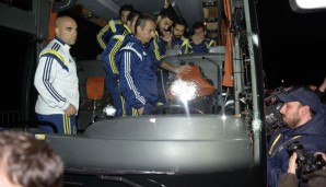 Mit einer Schrotflinte wurde der Mannschaftsbus von Fenerbahce beschossen