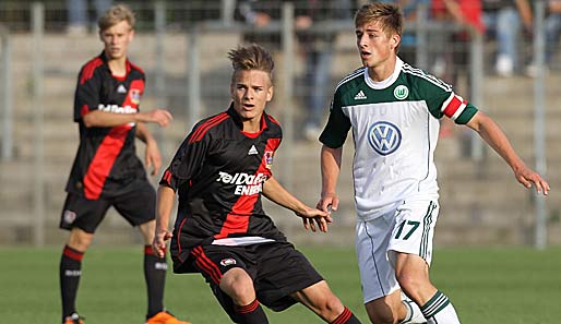 Spielführer Robin Knoche (r.) und seine Wolfsburger stehen im Finale