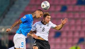 LEON GORETZKA: Jagte im ersten Durchgang mehrere Bälle in den Nachthimmel, was seine Offensivbemühungen unterstreicht. Hat das Spiel gut angetrieben. Dafür gegen den Ball ungewohnt schwach. Eroberte kaum Bälle. Note: 3,5.