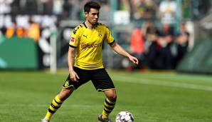 Raphael Guerreiro muss sich über seine Zukunft beim BVB klar werden.