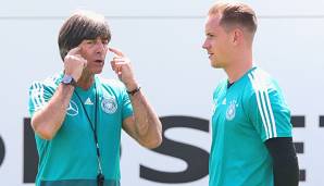 Joachim Löw und Marc-Andre ter Stegen im Gespräch.