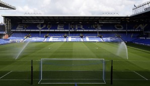 1938 erbaute Leitch auch das Gladwys Street End des Goodison Park