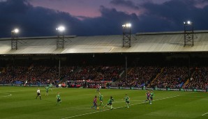 Die Haupttribüne des Selhurst Park von Crystal Palace erbaute Leitch 1924 - trotz einiger Umbauarbeiten ist sie gut erhalten ...