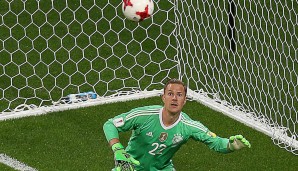 Marc-Andre ter Stegen: Weitestgehend beschäftigungslos. In Minute 45 mit einer starken Reaktion bei Kameruns bester Chance im ersten Abschnitt. Sah beim Gegentreffer im kurzen Eck unglücklich aus. Note 3,5