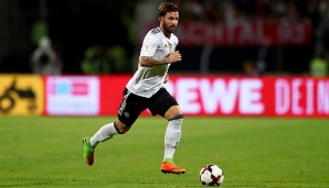 Marvin Plattenhardt: Auf links zunächst häufiger eingebunden als Gegenpart Kimmich, dem er eine tolle Flanke auflegte (24.). Seine Entscheidungsfindung passte vorne aber nicht immer. Im Rückwärtsgang aufmerksam - außer beim Gegentreffer. Note 3