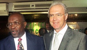 Die im Vertrag enthaltenen erheblichen Zusagen an Jack Warner deuteten auf einen Stimmenkauf hin