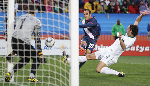 Der Anfang der US-Aufholjagd: Landon Donovan trifft kurz nach der Pause zum 1:2