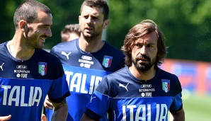 Andrea Pirlo (r.) ist der Leitwolf im Team