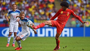 Marouane Fellaini (r.) und seine Belgier hatten mit Russland arge Probleme