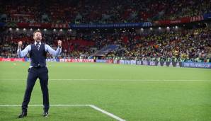 Gareth Southgate feiert mit den Fans: England hat tatsächlich ein Elfmeterschießen gewonnen.