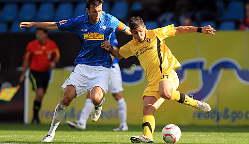 Alemannia-Talent Alper Uludag (r.) hat seinen Vertrag in Aachen bis 2014 verlängert