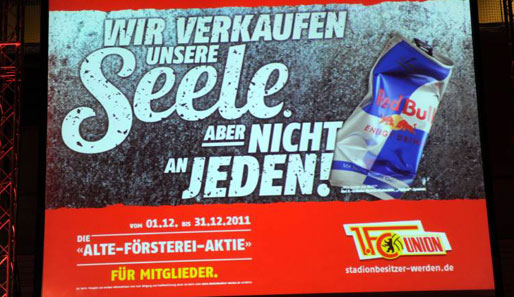 Dieses Plakat sorgt für Aufruhr beim Red-Bull-Konzern