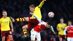 Rouwen Hennings spielte bisher für Burnley und war auch im FA Cup gegen Arsenal aktiv