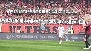 Fans des 1. FC Nürnberg beschimpfen Willy Sommer.