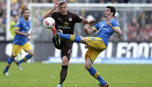 Lennart Thy (l.) traf mit seinem zweiten Saisontor zur Führung für St. Pauli