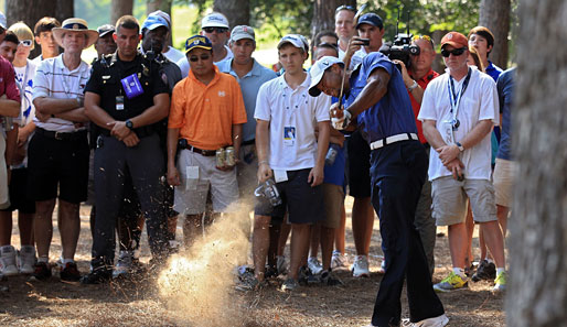 Tiger Woods war nach Runden von 77 und 73 Schlägen zwei Schläge schlechter als Steve Schneiter