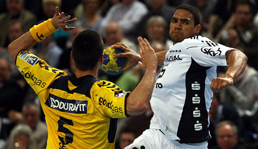 Volle Kraft voraus! Daniel Narcisse (r.) und der THW Kiel wollen sich zumindest Platz zwei sichern