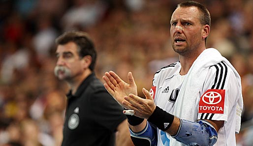 Die U-19 von Trainer Christian Schwarzer (r.) unterlag im Viertelfinale der WM Spanien