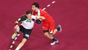 Ahmed Elahmar (r.) hier im Einsatz gegen Uwe Gensheimer bei der WM in Katar