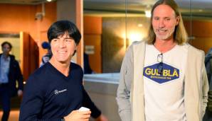 Bundestrainer Joachim Löw mit der schwedischen Handball-Legende Staffan Olsson.