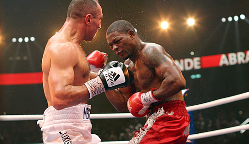 Jermain Taylor (r.) Mitte Oktober 2009 beim Kampf gegen Arthur Abraham