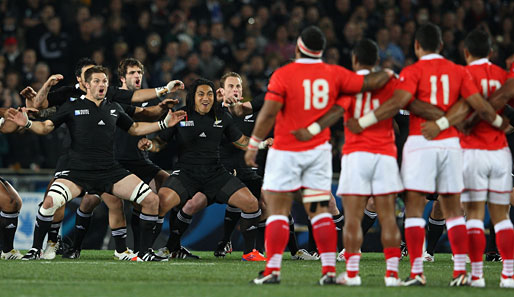 Vor dem Spiel zeigten beide Teams traditionell ihren Kriegstanz: Hier die All Blacks mit ihrem Haka