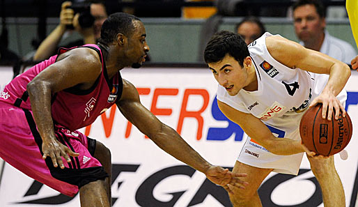 Alex King (l.) verlässt die Telekom Baskets Bonn nach drei Jahren und wechselt nach Würzburg