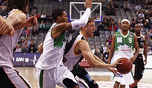 Barry Stewart (2.v.l.) wechselt von TBB Trier zu den Giessen 46ers