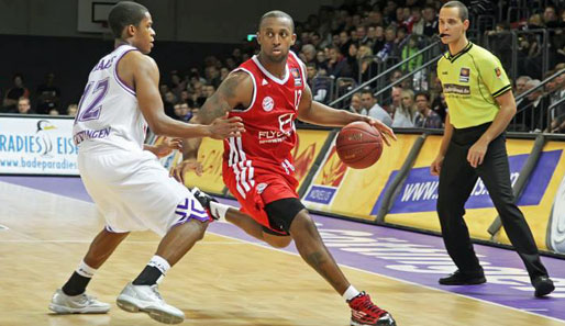 Bayerns Je'Kel Foster (r.) war mit 23 Punkten einer der Topscorer der Partie