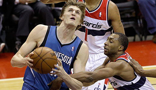 Andrej Kirilenko (l.) von den Minnesota Timberwolves folgt Dirk Nowitzki als bester Europäer