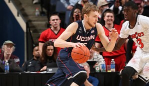 Für Niels Giffey (l.) von den UCONN Huskies vermutet Nowitzki ein frühes Aus