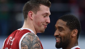 Theis (l.) und Wanamaker fertigen mit Bamber die Bayern in der Halbfinal-Serie mit 3:0 ab