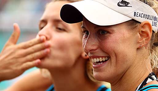 Laura Ludwig (l.) und Sara Goller sind erfolgreich in die Beachvolleyball-WM gestartet