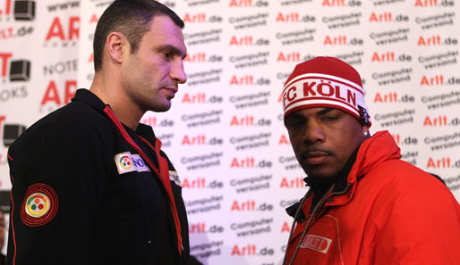 Witali Klitschko (l.) glaubt fest an einen K.o.-Sieg gegen Odlanier Solis