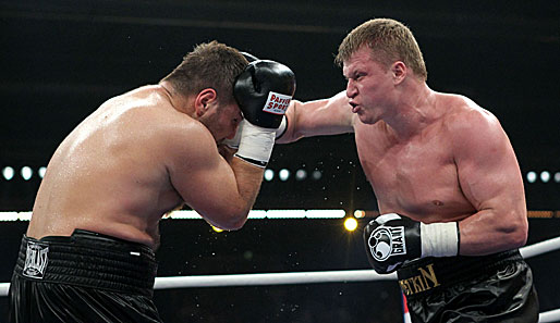 Alexander Povetkin (r.) und Ruslan Tschagajew lieferten sich einen harten Fight