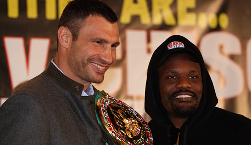 Vitali Klitschko (l.) will seinen WBC-Schwergewichtstitel gegen Dereck Chisora verteidigen