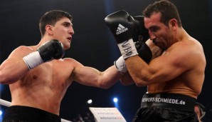 Marco Huck (l.) verteidigte seinen WM-Titel in Stuttgart gegen Firat Arslan