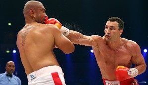 Wladimir Klitschko (r.) ließ seinem letzten Gegner Alex Leapai keine Chance