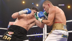 Marco Huck (l.) hat gegen Mirko Larghetti die Oberhand behalten