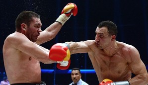 Wladimir Klitschko (r.) will auch den letzten fehlenden Titel holen