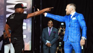 McGregor und Mayweather gehen sich auf der Pressekonferenz an