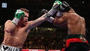 Canelo Alvarez (l.) hat sich gegen Daniel Jacobs durchgesetzt.