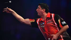 Bevor Suljovic bei der PDC durchstartete, war er Weltmeister im E-Darts. Der 46-Jährige verdiente vor seiner Profi-Karriere sein Geld in der Gastronomie mit zwei Darts-Kneipen in Österreichs Hauptstadt.