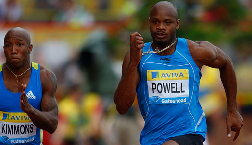 Eine bittere Niederlage erlebte Asafa Powell (r.) bei seinem Heimspiel in Kingston