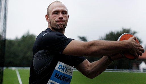 Diskus-Weltmeister Robert Harting muss sich an der Patellasehne operieren lassen