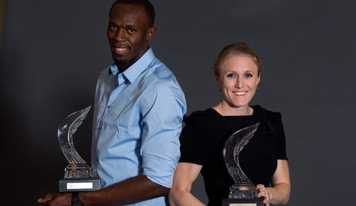 Usain Bolt (l.) und Sally Pearson (r.) haben viel Freude an ihren neuesten Trophäen