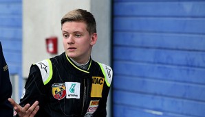 Mick Schumacher hat seinen ersten Crash unbeschadet überstanden