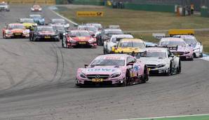 Das DTM-Feld nach dem Start eines Rennen